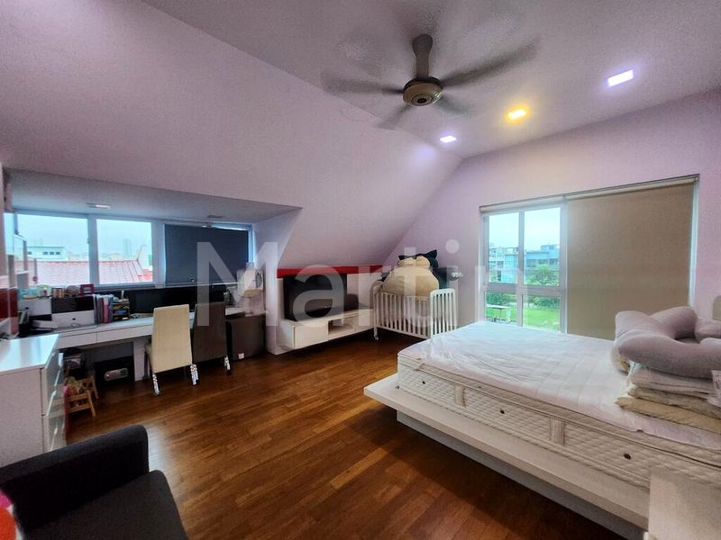 7 Bed Corner Terrace (Landed) for Sale in  Golden Hill Estate - Image 6